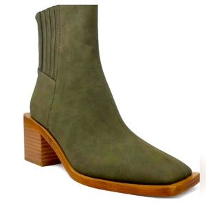 Brand New- 7.5 YSLA ShuShop Boot